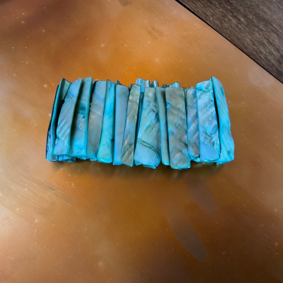 Abalone Shell Stretchy Bracelet. Turquoise color. - Picture 2 of 7